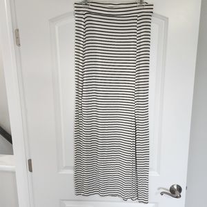 Maxi skirt with slit